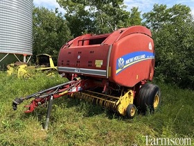 2015 New Holland Rollbelt 560