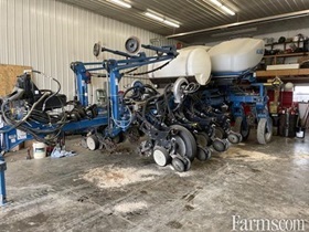 2013 Kinze 4900				