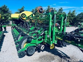 2017 John Deere 1775NT				