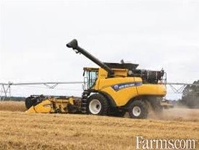 New Holland CR7.90				