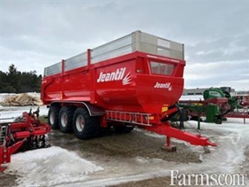 Jeantil Tri-Axle Dumper Manure Spreader				